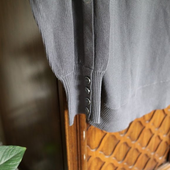 NY&C Cold Shoulder Button Sleeve Ribbed Sweater NWT - Gray, Size S - Picture 10 of 16